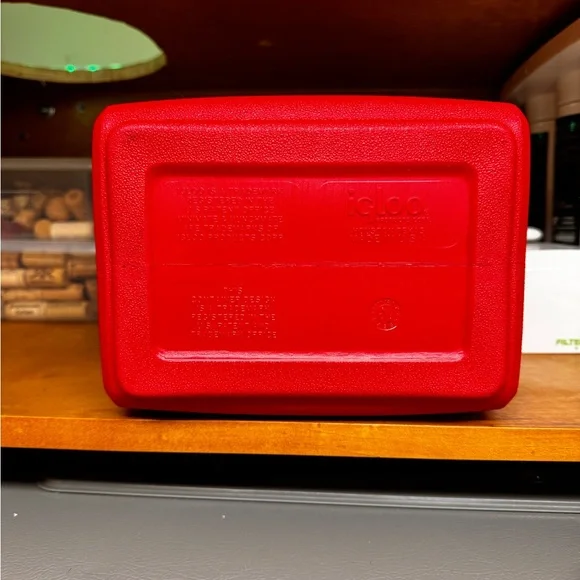 Igloo Playmate Red and White Cooler - Picture 10 of 11